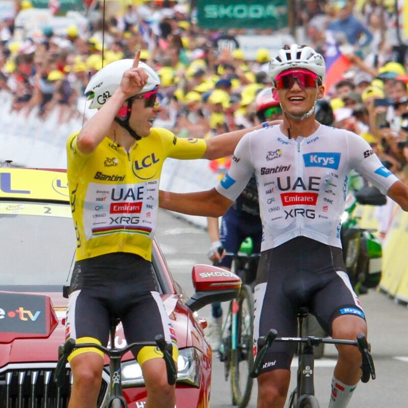 Egan Bernal pierde posiciones en el Tour de Francia y Tadej Pogacar queda a un paso del título